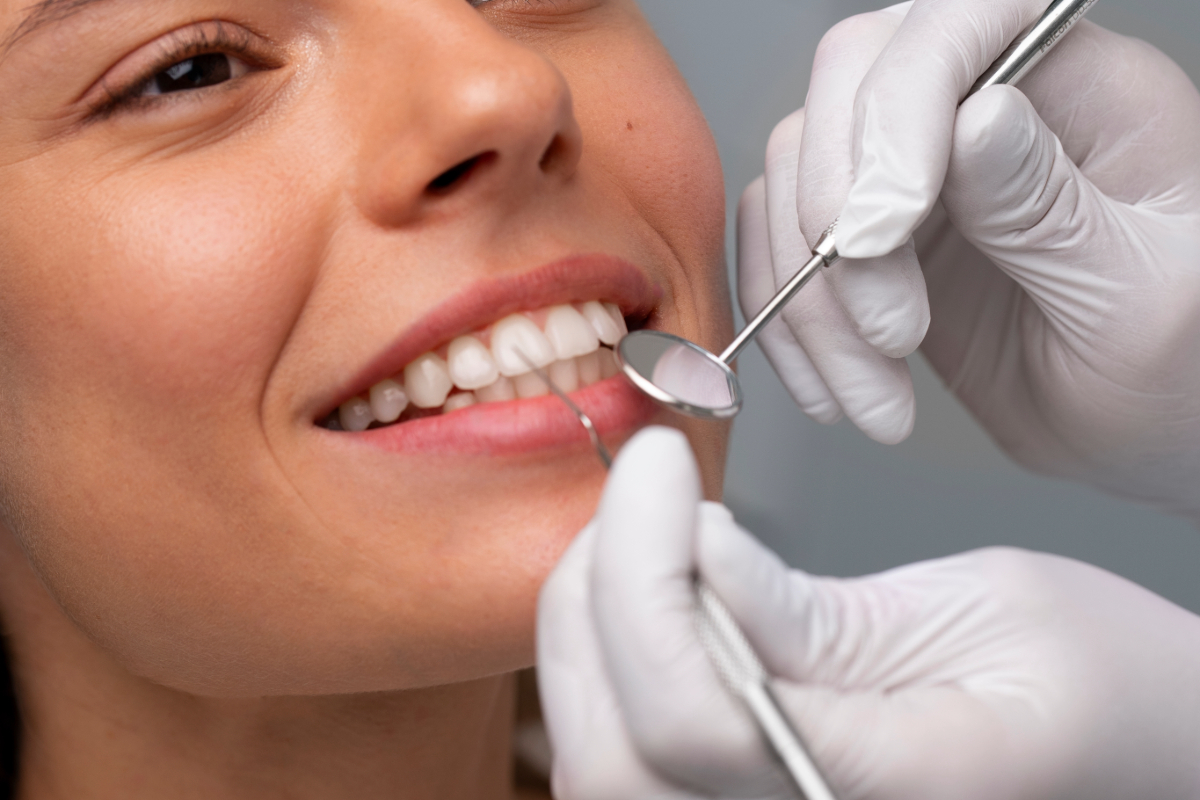 prossimo-piano-sugli-strumenti-dentistici (6) (1)
